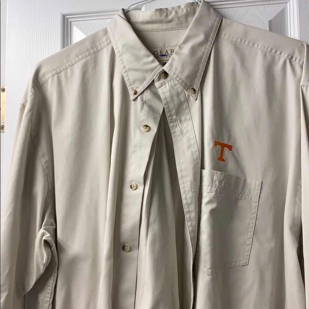 GEARforSPORTS Men’s Tennessee Khaki Button Down XL